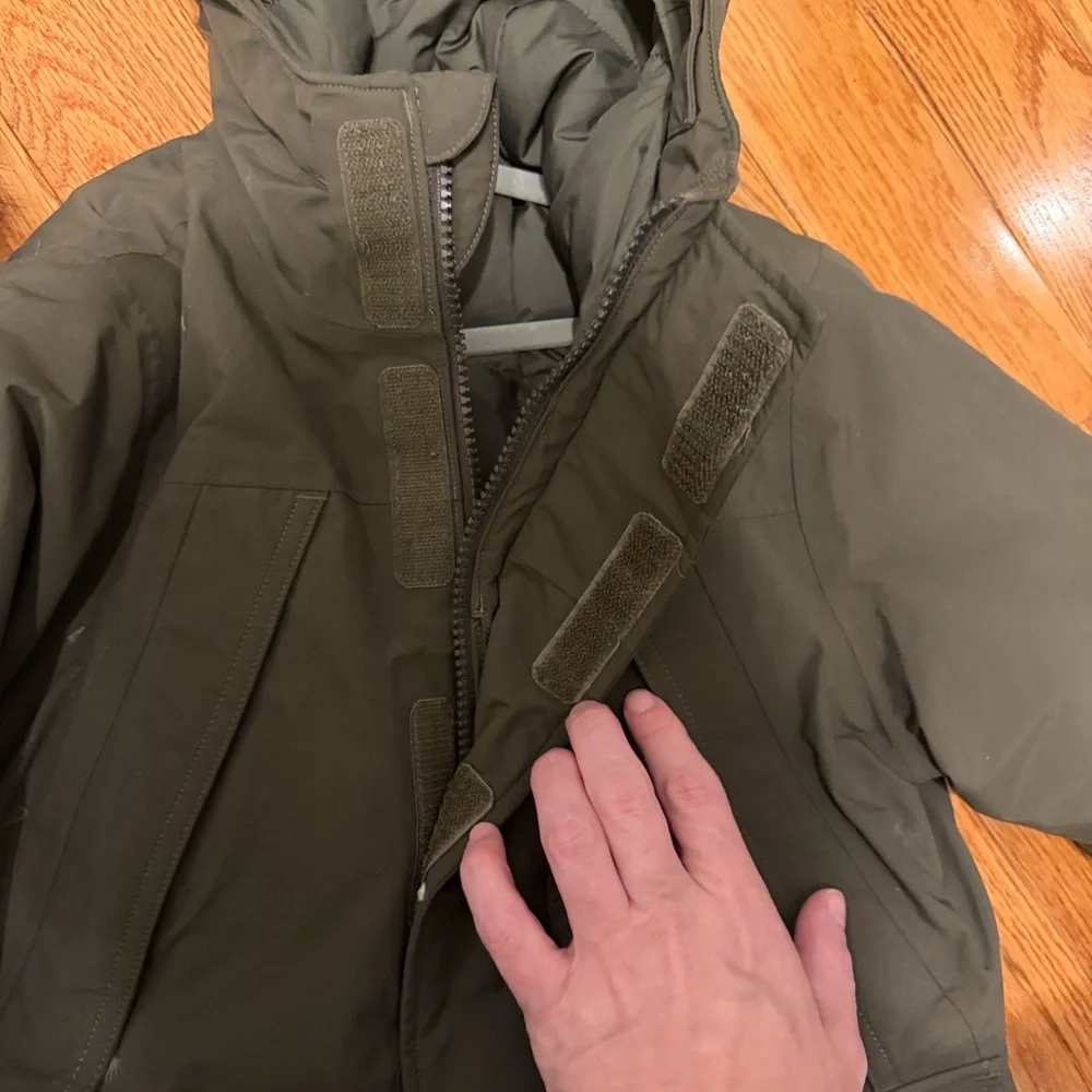The North Face Olive Hooded Parka - Picture 7 of 7